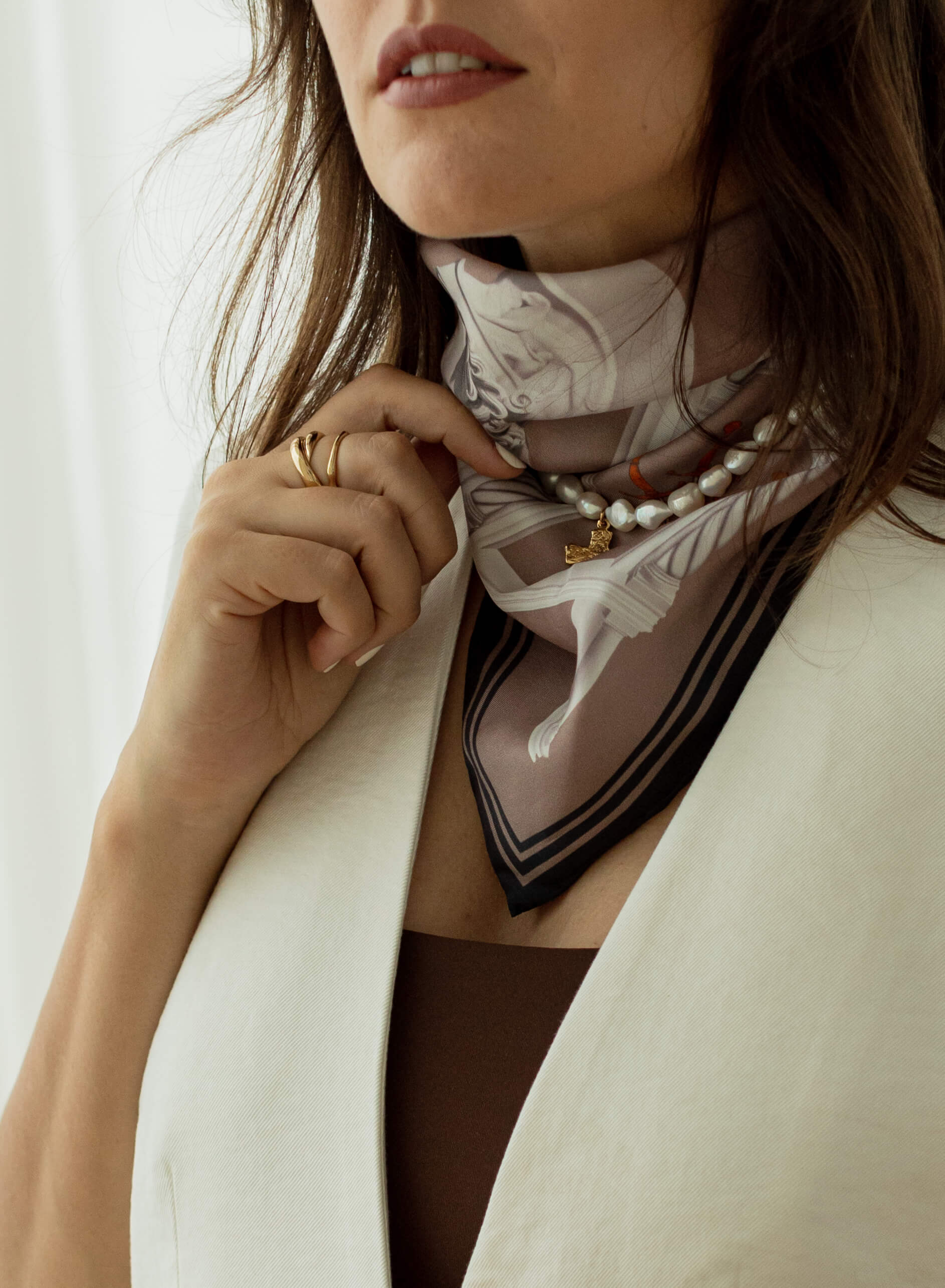 TIPS TO PICK THE PERFECT SILK SCARF